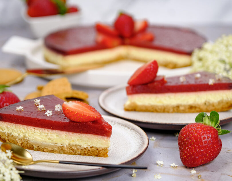 Cheesecake cu soc și căpșune